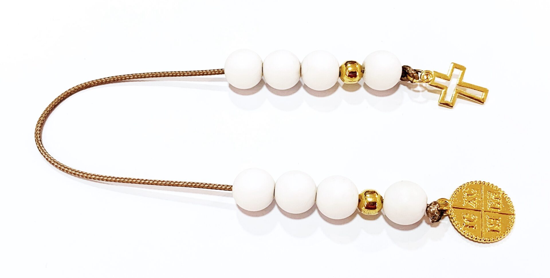 img_2107 Μπεγλέρι μπομπονιέρας από λευκή ρητίνη και χρυσά στοιχεία BEG 152 - Image 1