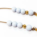 Μπεγλέρι μπομπονιέρας από γαλαζια ρητίνη και χρυσές λεπτομέρειες BEG 139