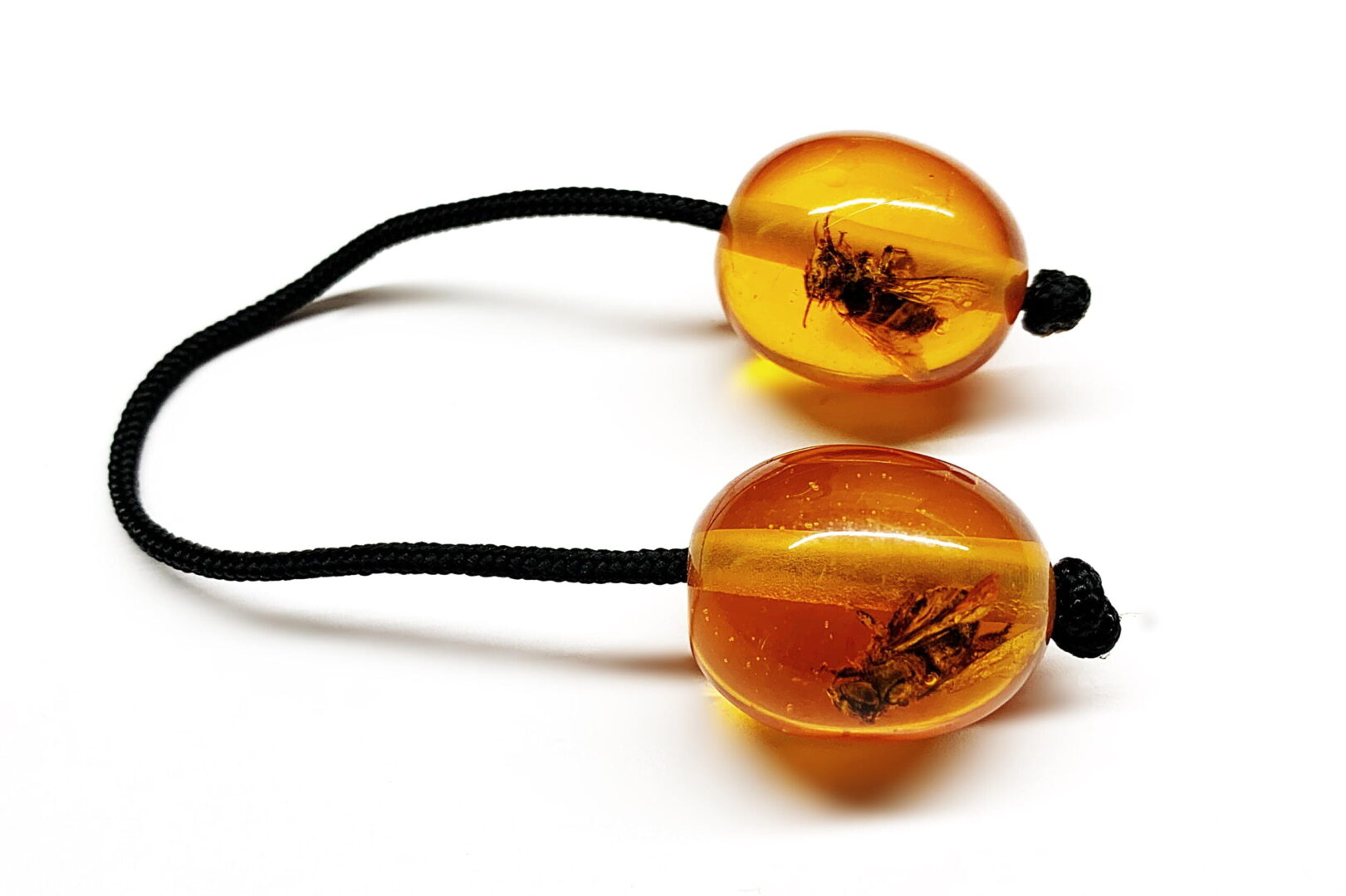 2E53AF41-AA9D-49D4-B133-E954DDF5FFE6-scaled-1.jpeg Μπεγλέρι με εσώκλειστες μέλισσες BEG 109 - Image 1